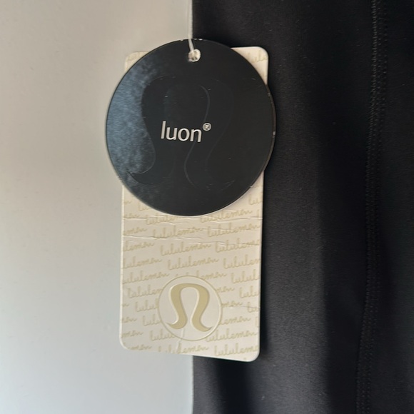 NEW WITH TAGS - Lululemon Venus Crop - Size 8 - Picture 7 of 10